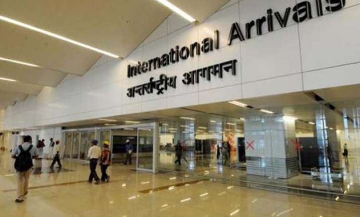 man held with live bullets at indira gandhi international
