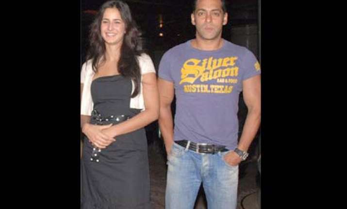 salman katrina bouncers discomfort to female reporters