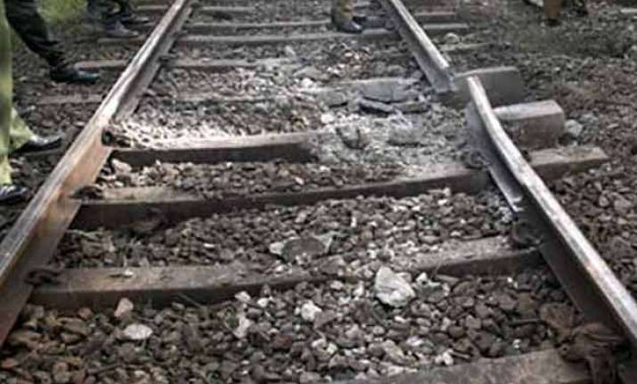 maoists threatens to blow up railway tracks in bihar seek