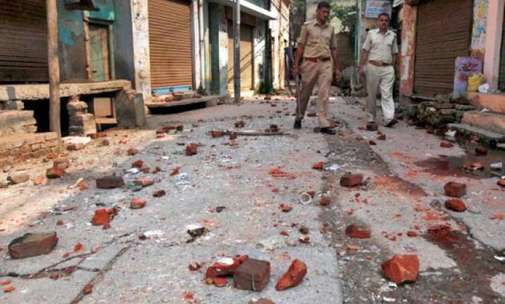 group clashes errupt over eve teasing in bareilly