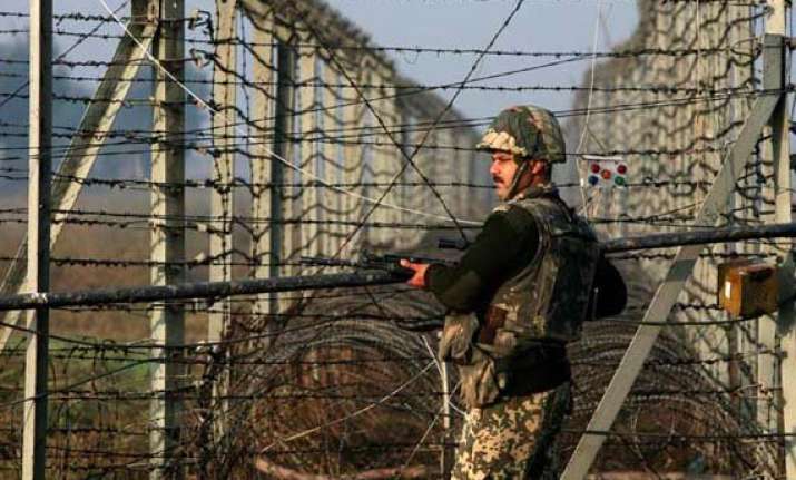 pakistan india military officials talk to ease border