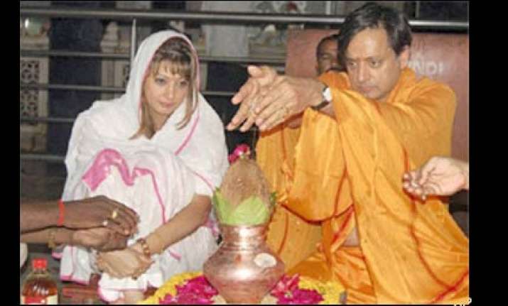 tharoor acknowledges sunanda as fiance