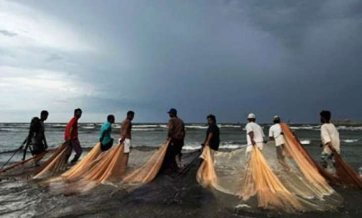coast guard captures six pakistani fishermen near jamnagar