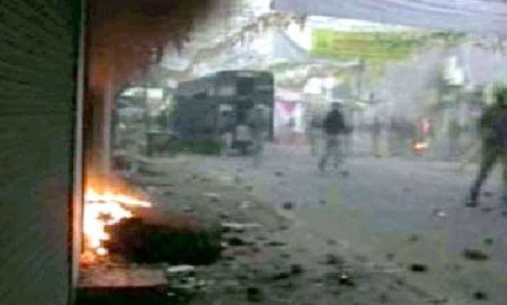 shops houses set ablaze during clash in bareilly