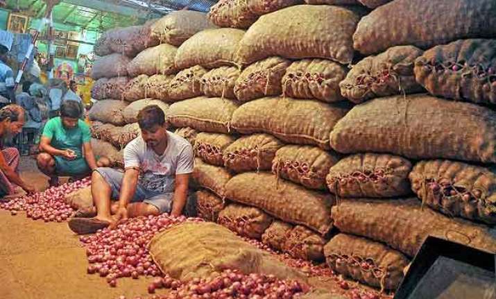 india to import 10 000 tonnes onions to check prices