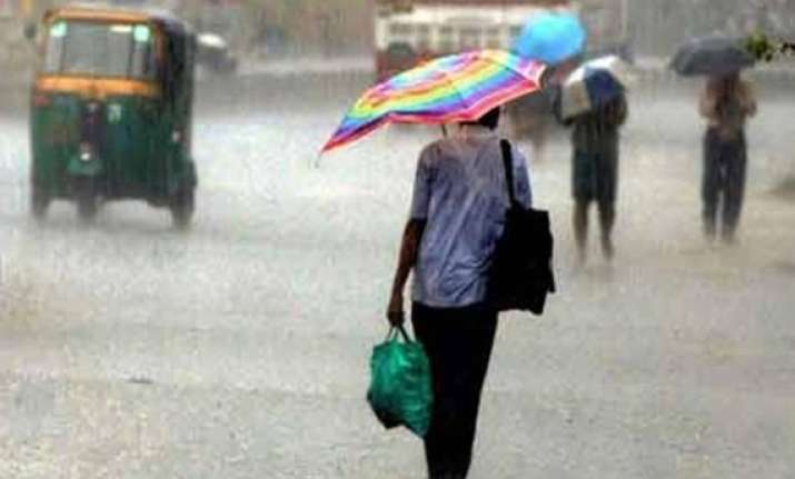 heavy rainfall lashes uttar pradesh