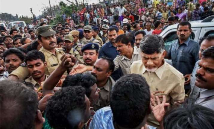 cyclone hudhud losses could go up to rs 70 000 cr says naidu