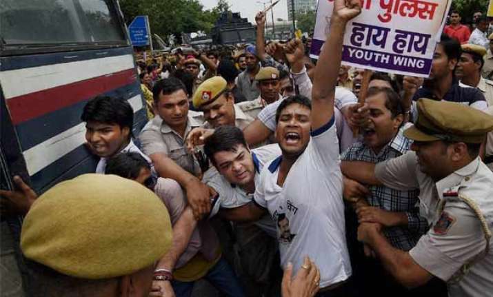 aap activists protest against delhi police