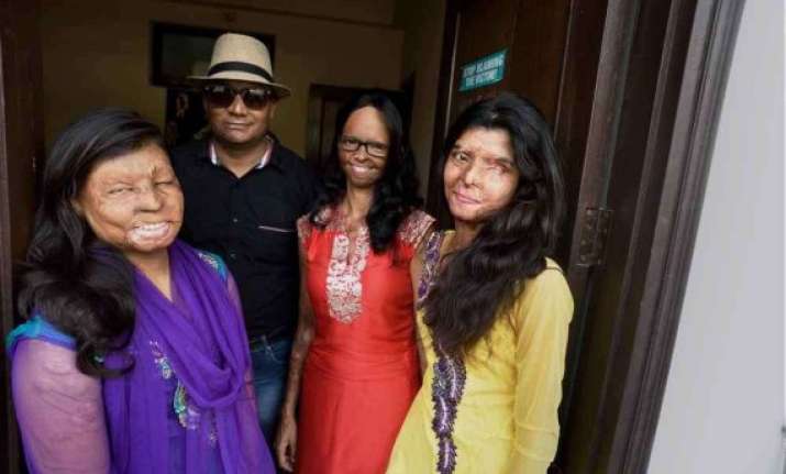 acid attack victims come together to open cafe near taj