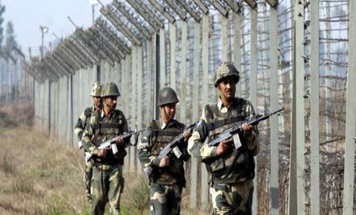 hizbul mujahideen militant arrested near loc