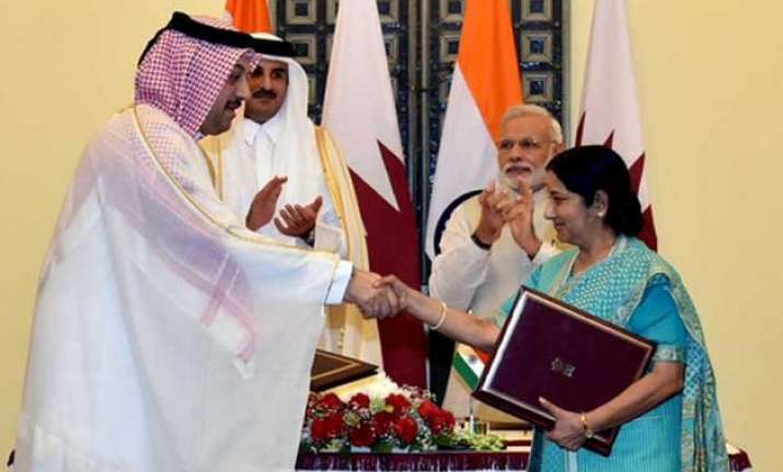 india qatar ink six pacts discuss energy during emir s visit