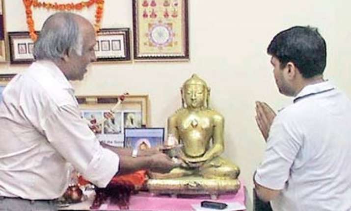 delhi police station turns temple