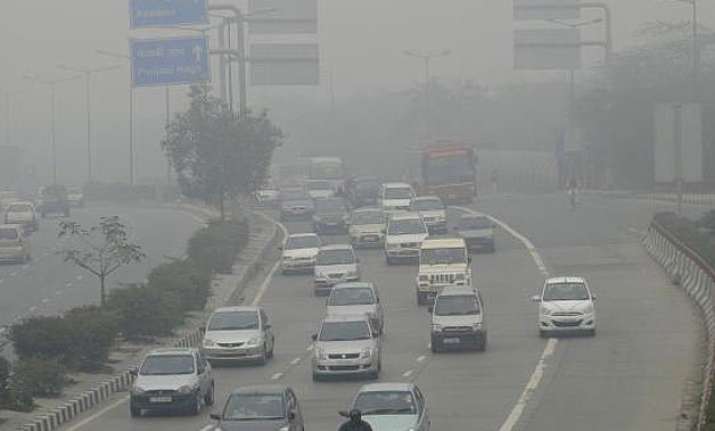 mercury dips below 30 c perceptible cold in delhi air