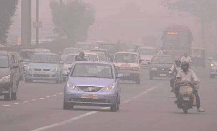 heavy pollution levels choking delhi