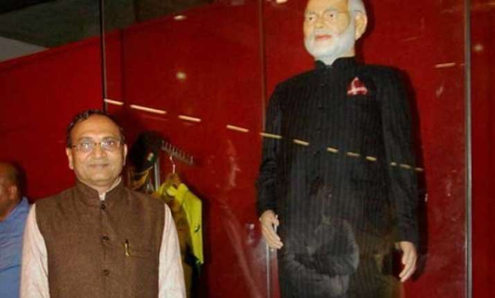 owner of modi suit to donate rs 200 crore among 10 000 girls