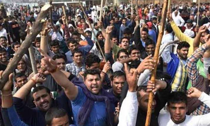 jat stir no water left in delhi schools closed