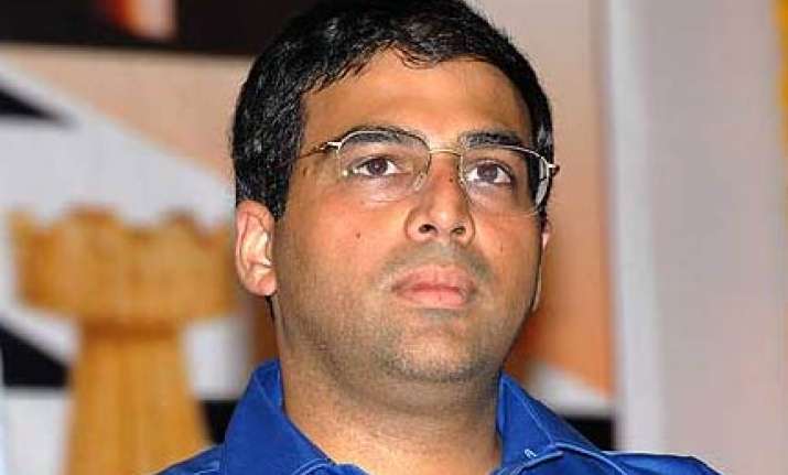 sibal apologises to anand after row over nationality queries