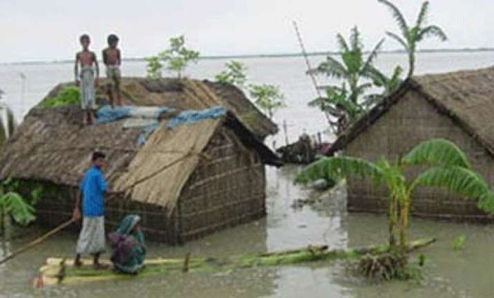 cyclonic storm to cross bangladesh myanmar coast