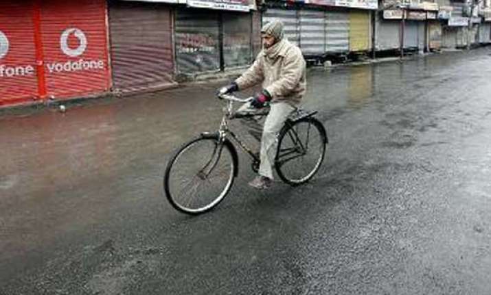 life in srinagar affected due to separatist shutdown