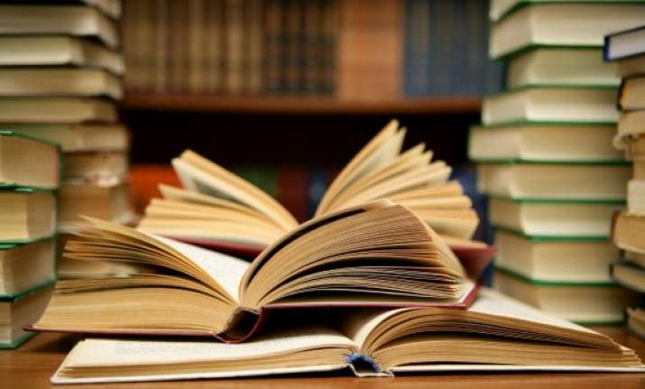delhi government gets notice on plea against free books