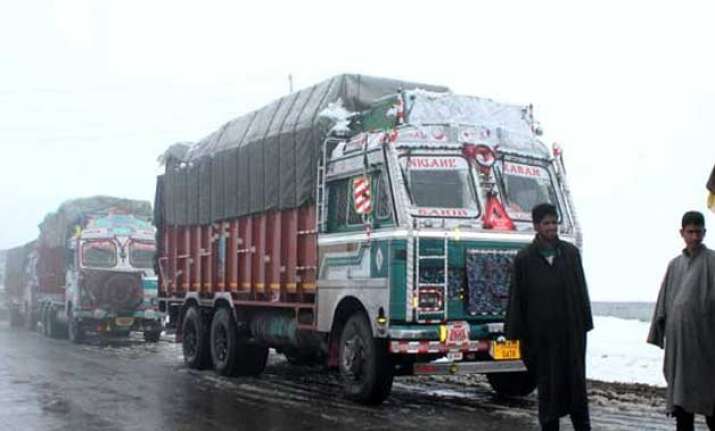 jammu srinagar nh closed for third consecutive day