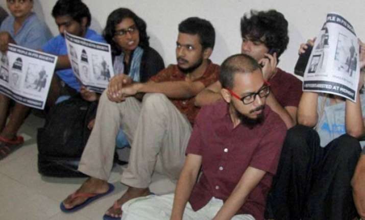 ftii row standoff continues students to meet mos next week