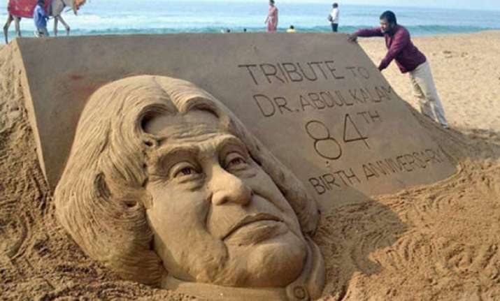 apj abdul kalam 84th birth anniversary sand sculpture of