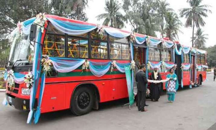 Indo-Bangla friendship bus arrives from Dhaka |IndiaTV News | India ...