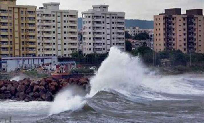 cyclone hudhud death toll in cyclone rises to 26 in andhra
