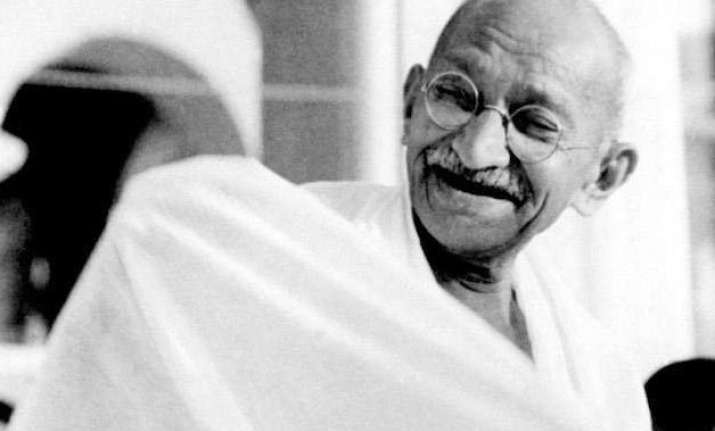 du prof invokes gandhi to convey the idea of nationalism