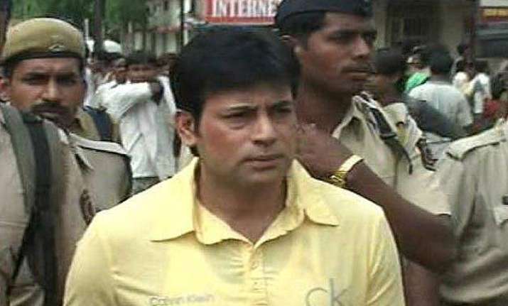 did not give sanjay dutt weapons in 1993 abu salem