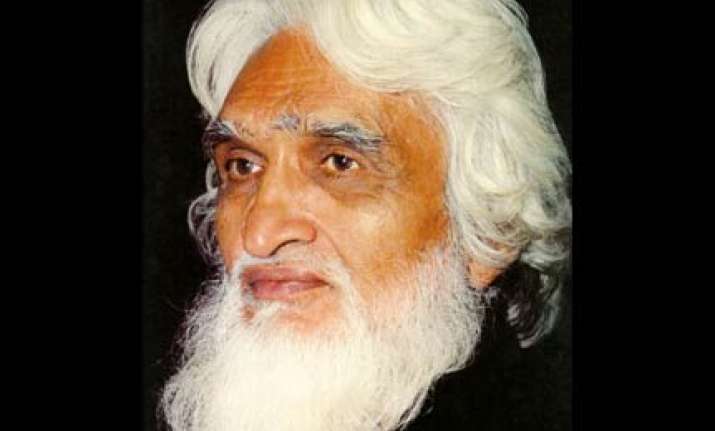 m f husain surrenders indian passport