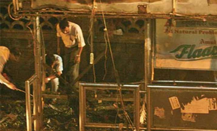 links between bank robbery and burdwan blast being probed