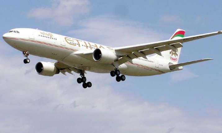 near miss by etihad emirates flights over mumbai airspace
