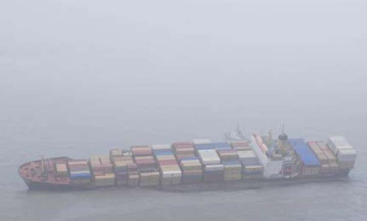 oil leak from ship off mumbai coast stops envtl concerns