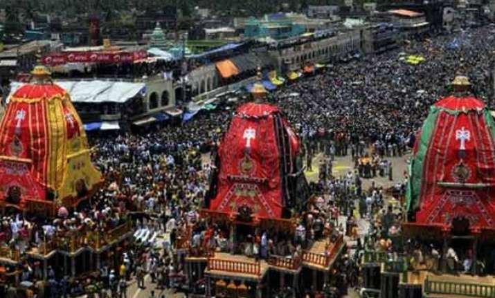 man crushed to death under festival chariot