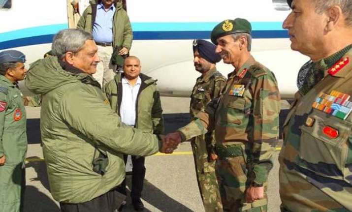 defence minister parrikar visits siachen meets troops