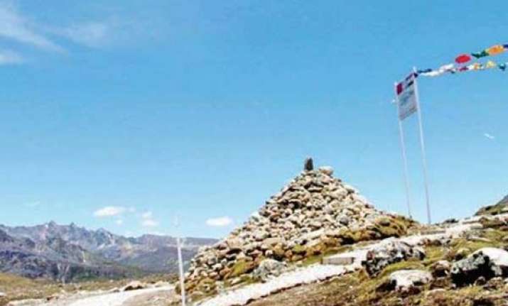 indian troops prevent chinese military from constructing