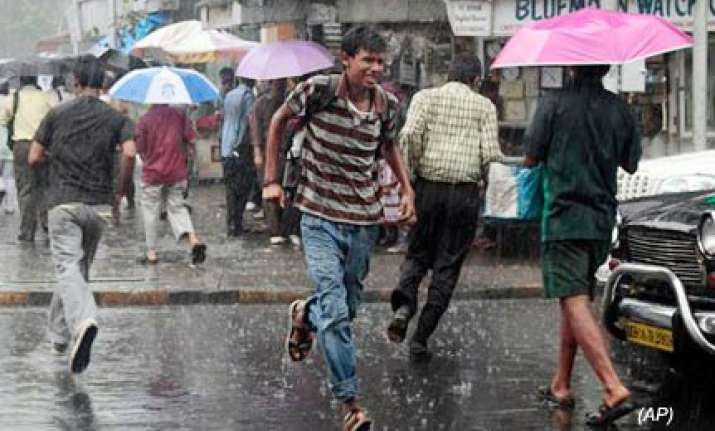 rains disrupt normal life claim 9 lives in thane mumbai