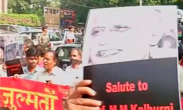 writers protest in delhi against increasing intolerance