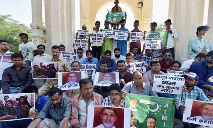 dadri lynching aimim workers stage sit in demand cbi probe