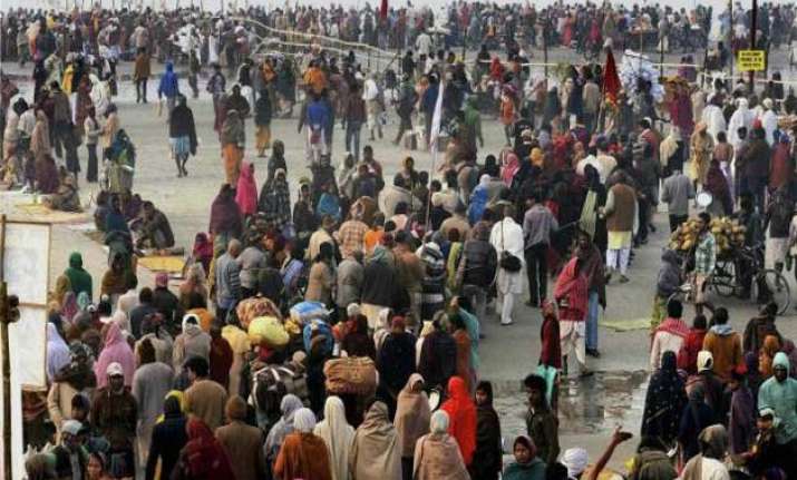 five lakh devotees take dip in gangasagar on makar sankranti