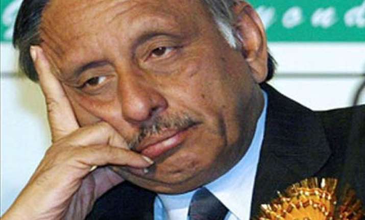 aiyar not to witness cwg to be out of country for 2 weeks