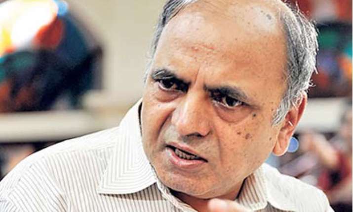writers step up protest 6 more return akademi award