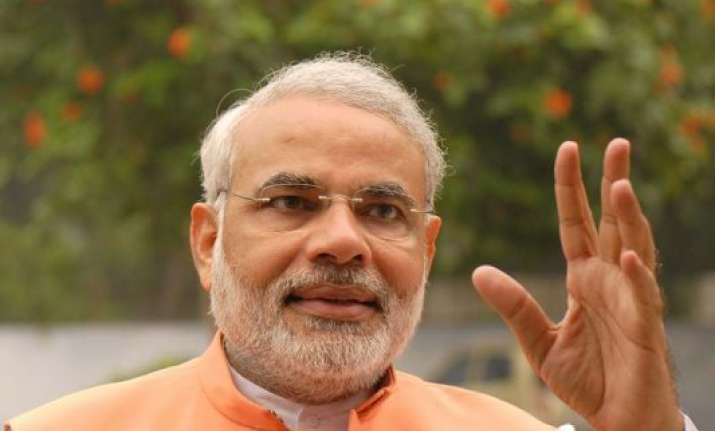 pm congratulates tv channels for showing dirt on streets