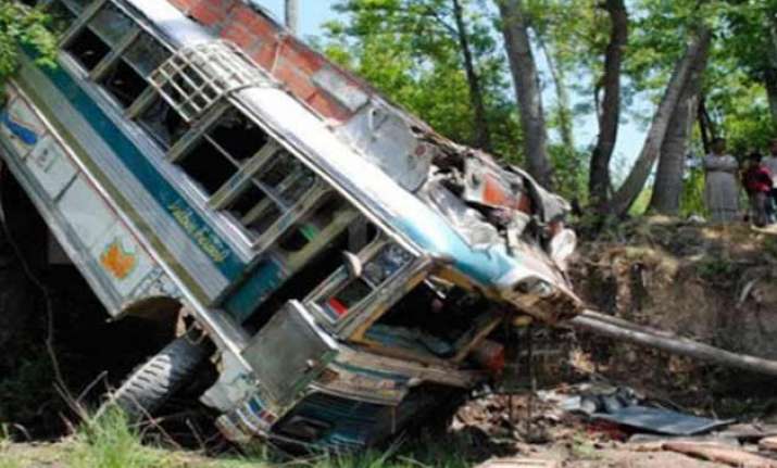14 killed in jammu accident as mini bus fell into gorge