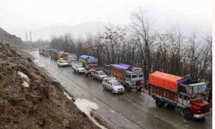 jammu srinagar national highway reopens for one way traffic