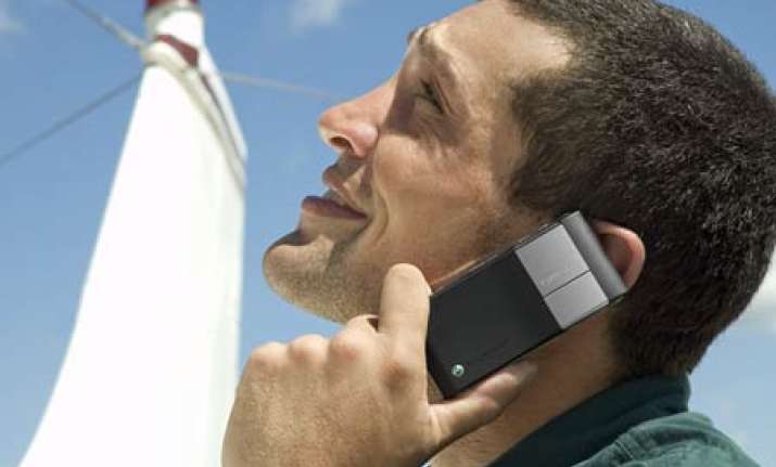 cellphone radiation poses health risk says govt panel