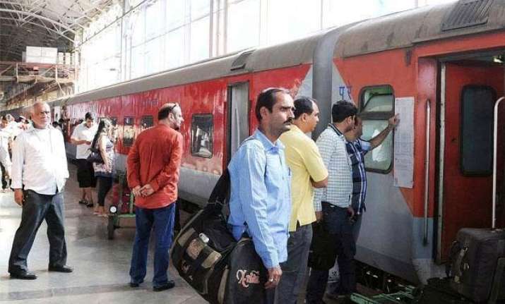 35 second compulsory wait to book tickets on irctc website