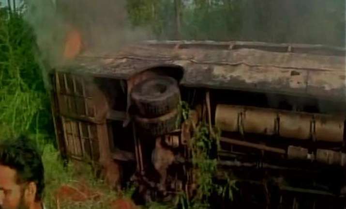 mini truck collides with bus kills 15